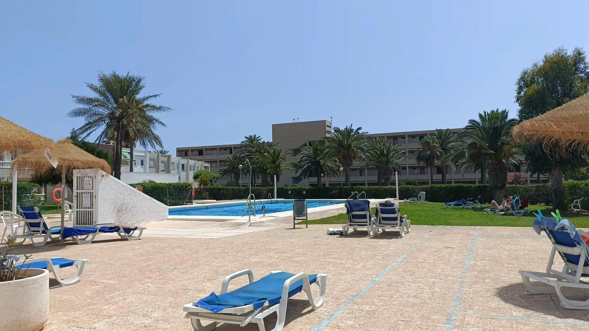 Apto Tropicana Con Salida Directa Al Mar Y Piscina Roquetas de Mar 0*,  Spain
